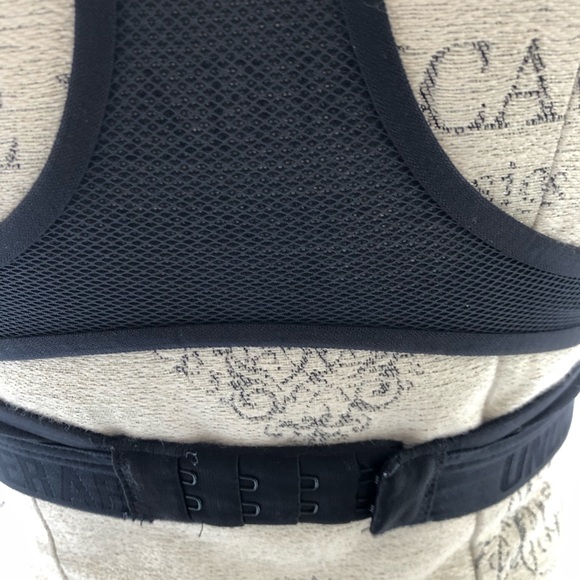 Under Amour Black Sports Bra - Picture 5 of 10